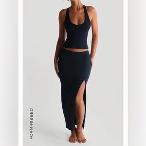 My Outfit Online FORM-RIBBED SLIT MAXI SKIRT - NAVY  Size Medium
